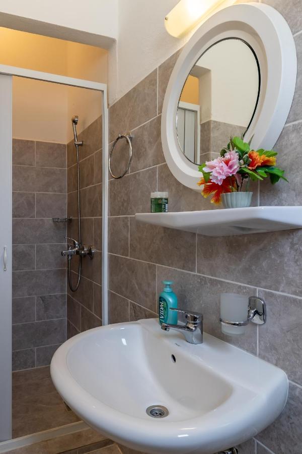 Marialena Rooms Skopelos Town Bagian luar foto